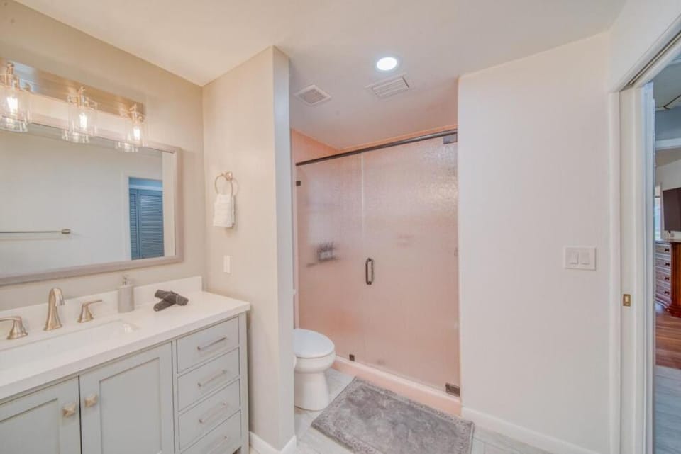 Coral Key Escape w Waterfront Heated Pool-Spa-Direct Gulf Access House in Cape Coral