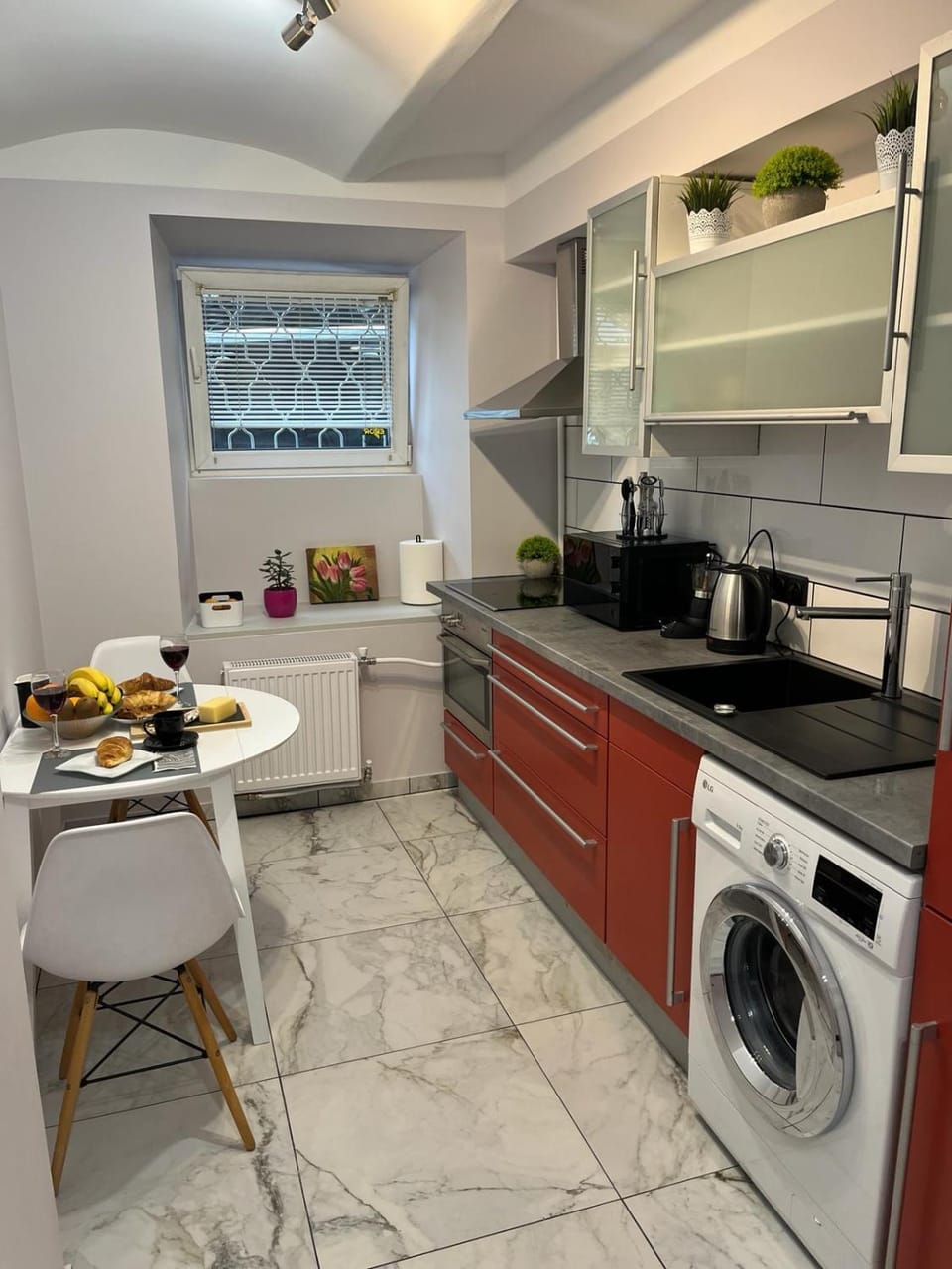 Coffee/tea facilities, Parking, heating, washing machine