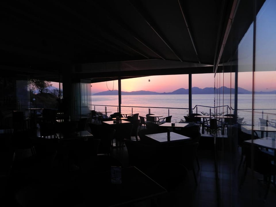 Lounge or bar, Sea view, Sunrise, Sunset