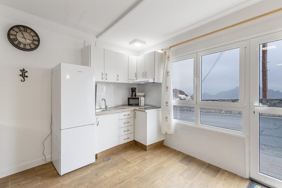 Kitchen or kitchenette, Living room