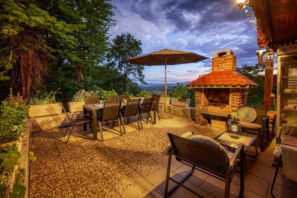 Patio, Natural landscape, BBQ facilities, Garden, Dining area, Garden view