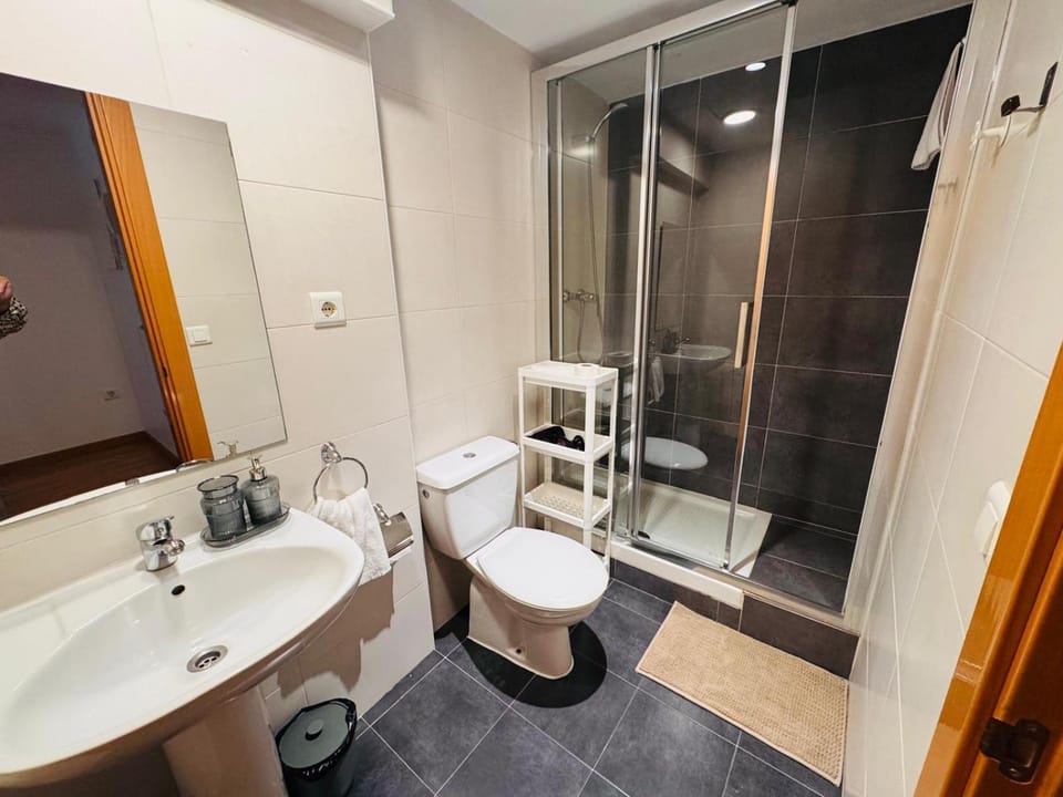 Shower, Bathroom, towels