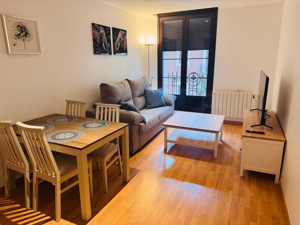 TV and multimedia, Living room, Dining area
