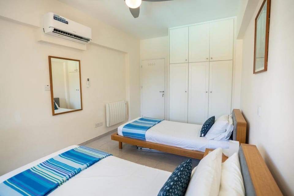 Photo of the whole room, Bedroom, air conditioner