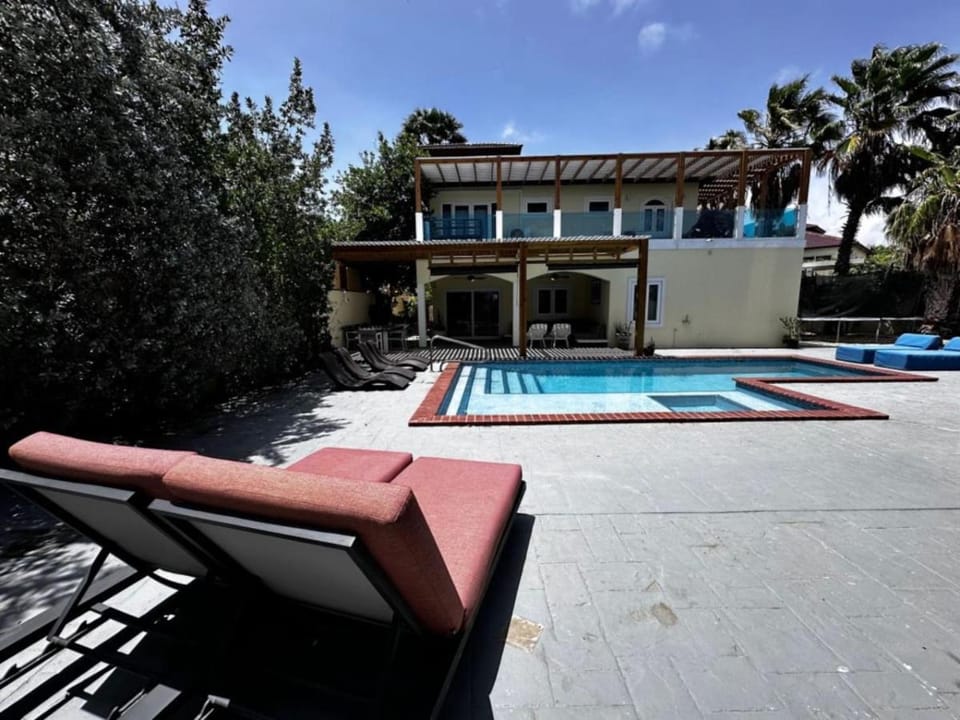 Merlot Villas Aruba private pool from Palm Beach Villa in Noord