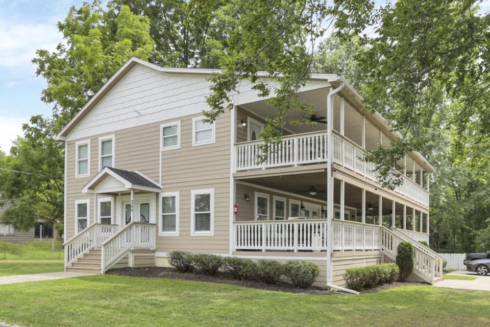 Colonial on Crane House in Buckeye Lake