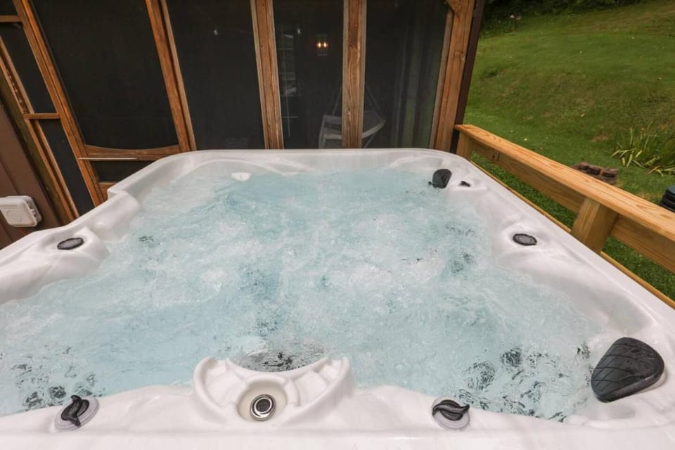 Lakefront in Logan (In the heart of Hocking Hills) House in Lake Logan