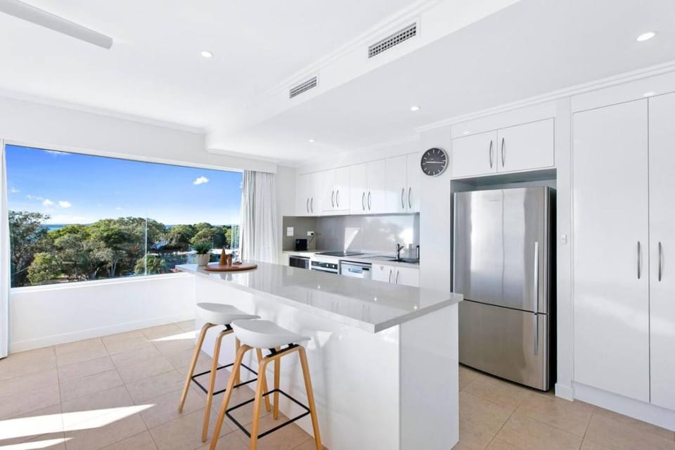 3BR 3BATH Resort Apt, 2 pools, Gym, 2 Car Pk, Stunning VIews Apartment in Hervey Bay