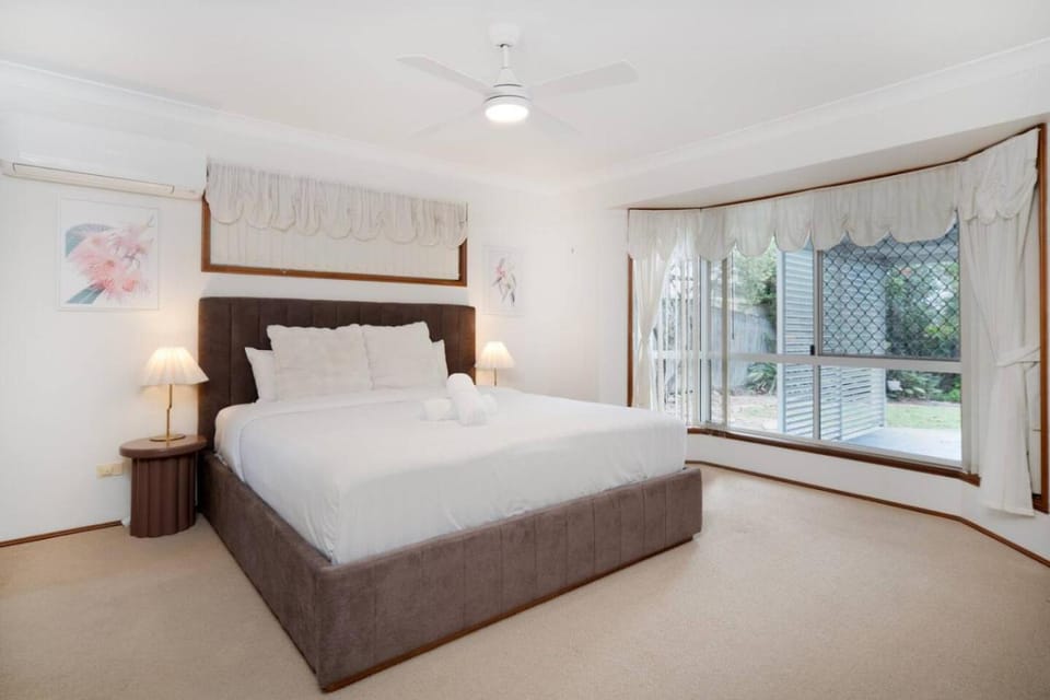 Modern 5BR Family Retreat Comfort in Calamvale House in Brisbane