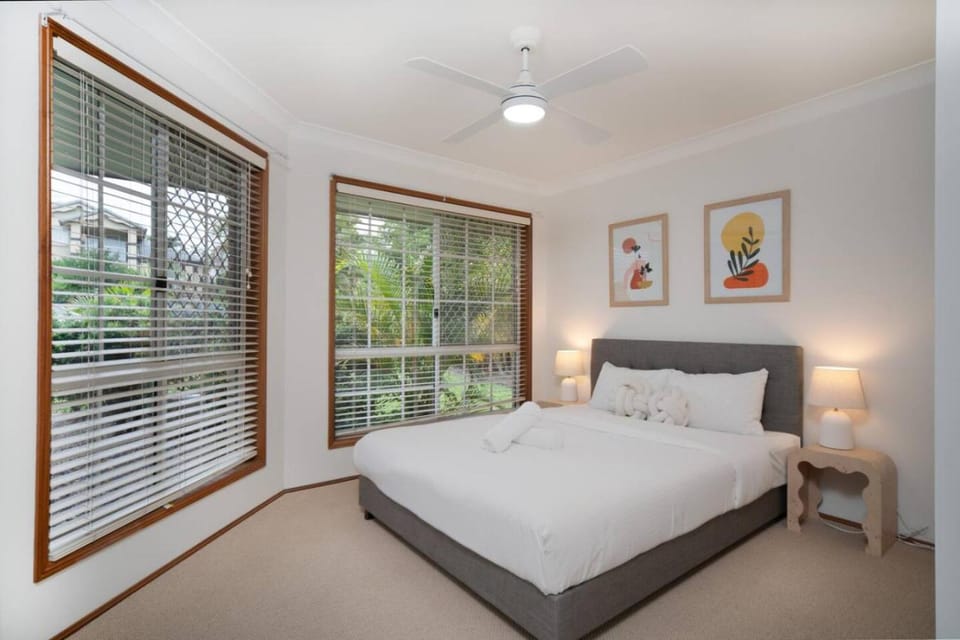 Modern 5BR Family Retreat Comfort in Calamvale House in Brisbane