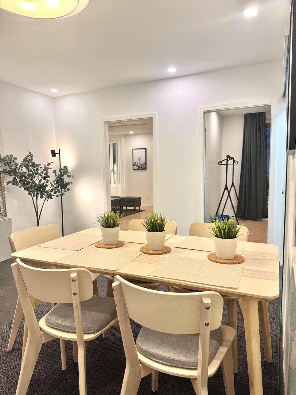 Seating area, Dining area