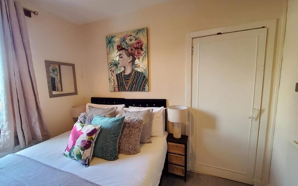 Bed, Photo of the whole room, Bedroom, towels, wardrobe