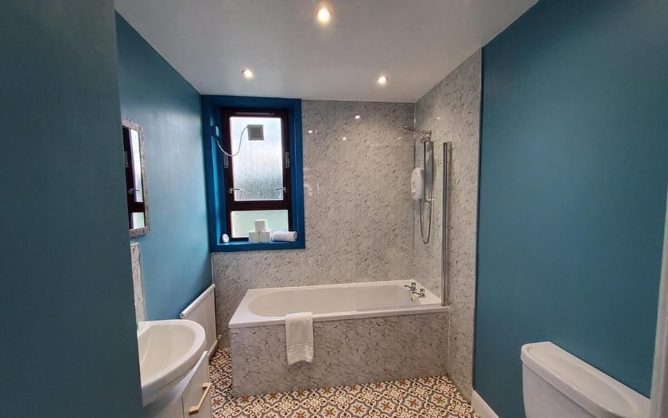 Shower, Bathroom, Bath, towels