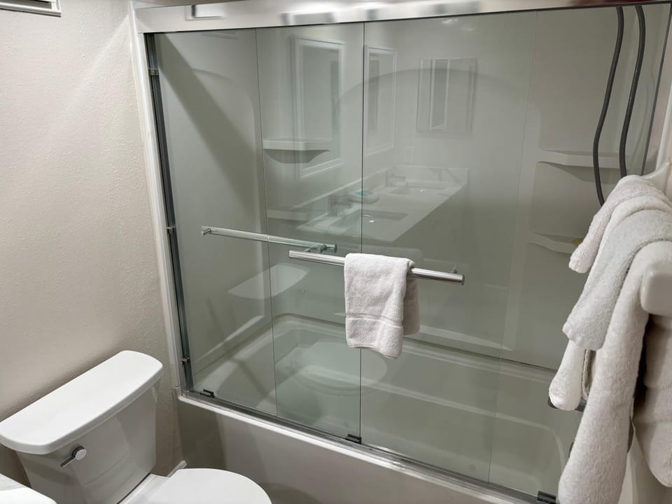 Shower, Bathroom, towels