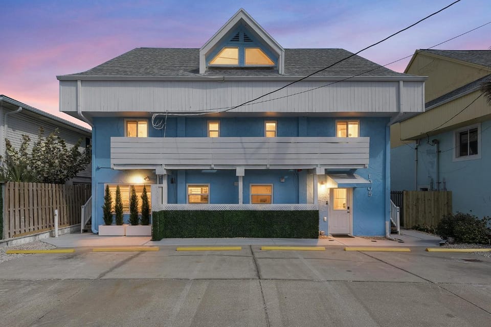 Villa Bleu House in New Smyrna Beach
