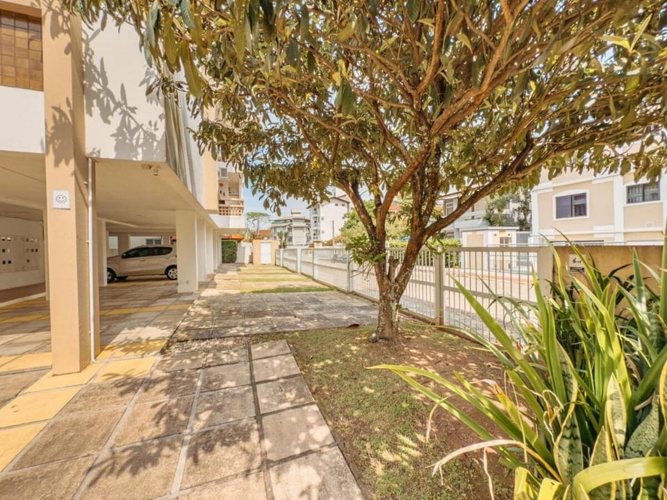C187 Apartamento aconchegante a duas quadras da praia Apartment in Florianopolis