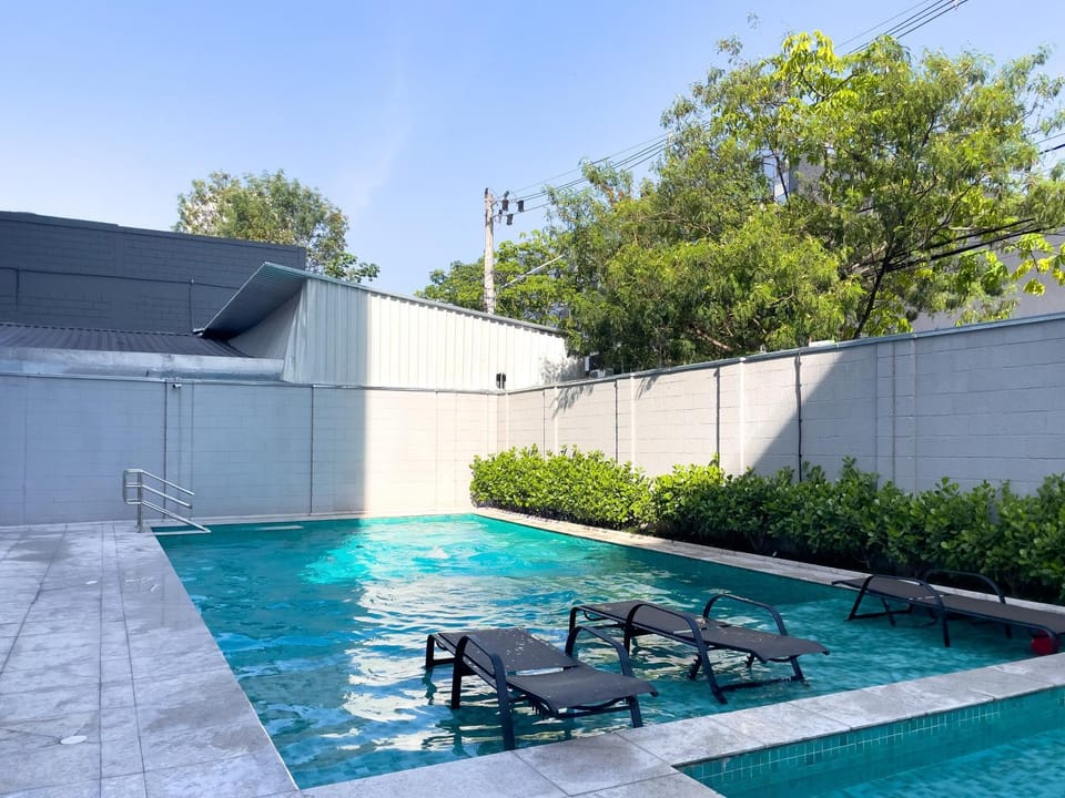 Day, Pool view, Swimming pool, sunbed