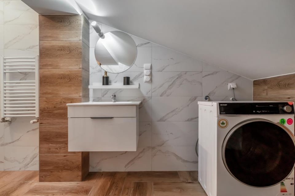 Kitchen or kitchenette, washing machine, dryer
