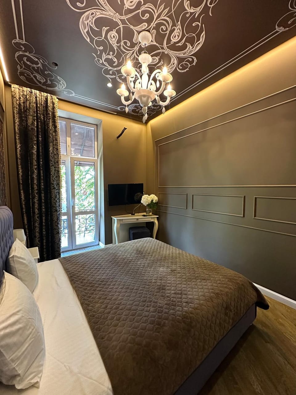 Готель Бутік на Кобилянській Мон Арт Hotel in Ukraine
