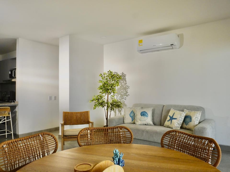 Living room, Dining area, air conditioner