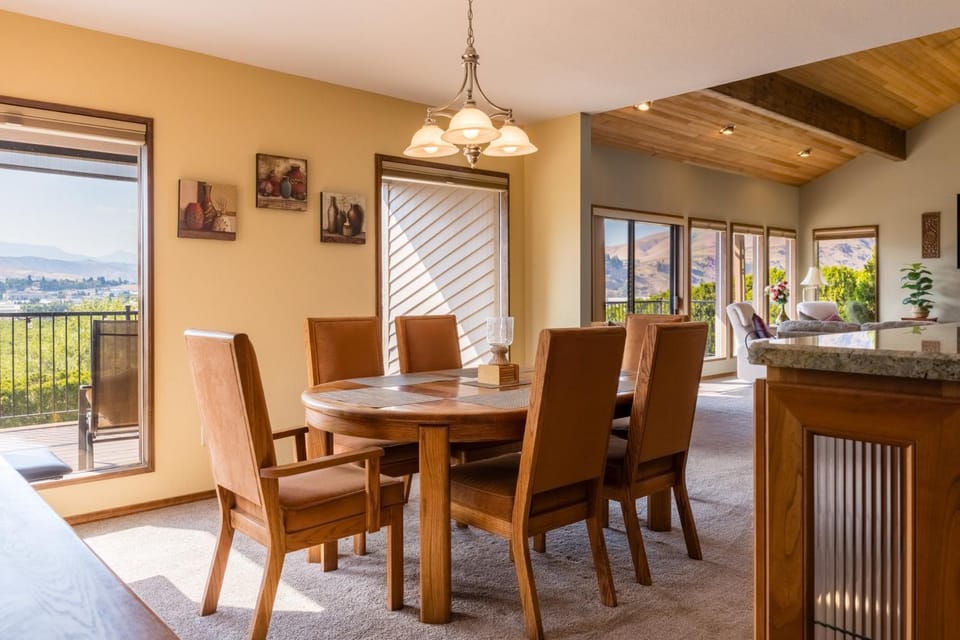Day, View (from property/room), Seating area, Dining area
