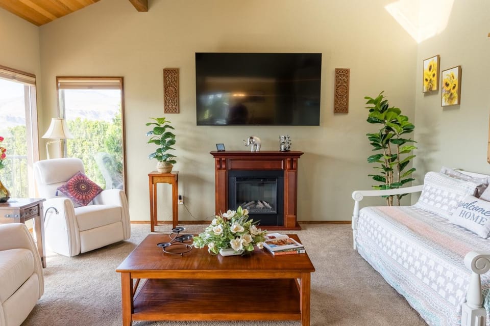 TV and multimedia, Living room, Seating area