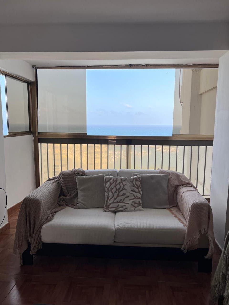Natural landscape, View (from property/room), Balcony/Terrace, Living room, Seating area, Sea view