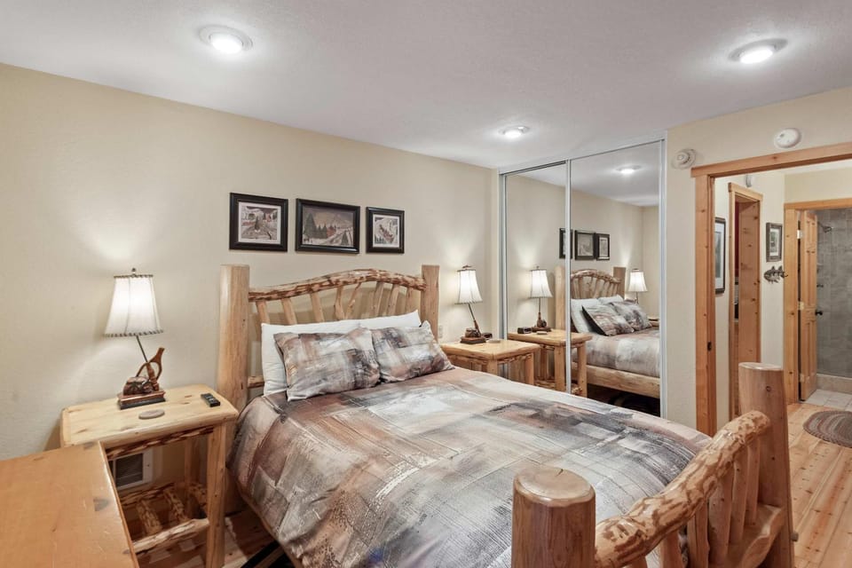 Chamonix #15 - Cozy Mtn Retreat with Fireplace House in Mammoth Lakes