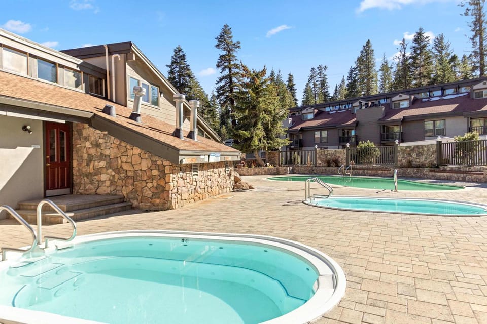 Chamonix #15 - Cozy Mtn Retreat with Fireplace House in Mammoth Lakes