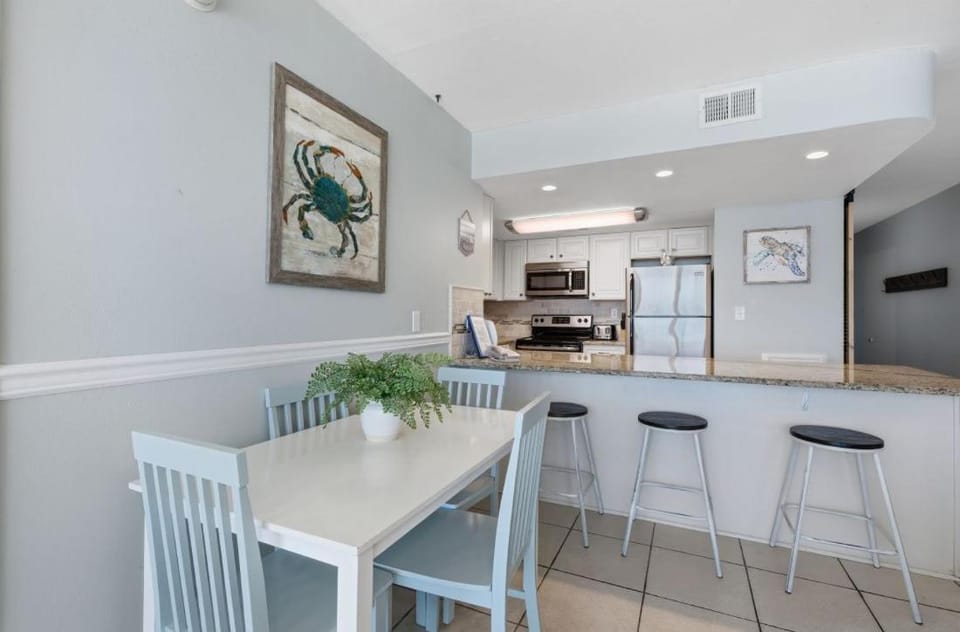Island Sunrise 565 by Youngs Suncoast Apartment in Gulf Shores