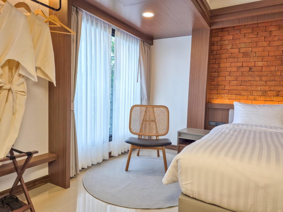 Bed, Balcony/Terrace, Photo of the whole room, Bedroom, wardrobe