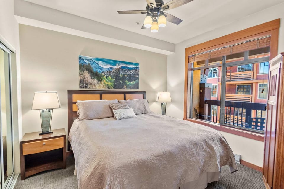 The Village #2408 - Village Center Cozy Getaway w Fireplace House in Mammoth Lakes