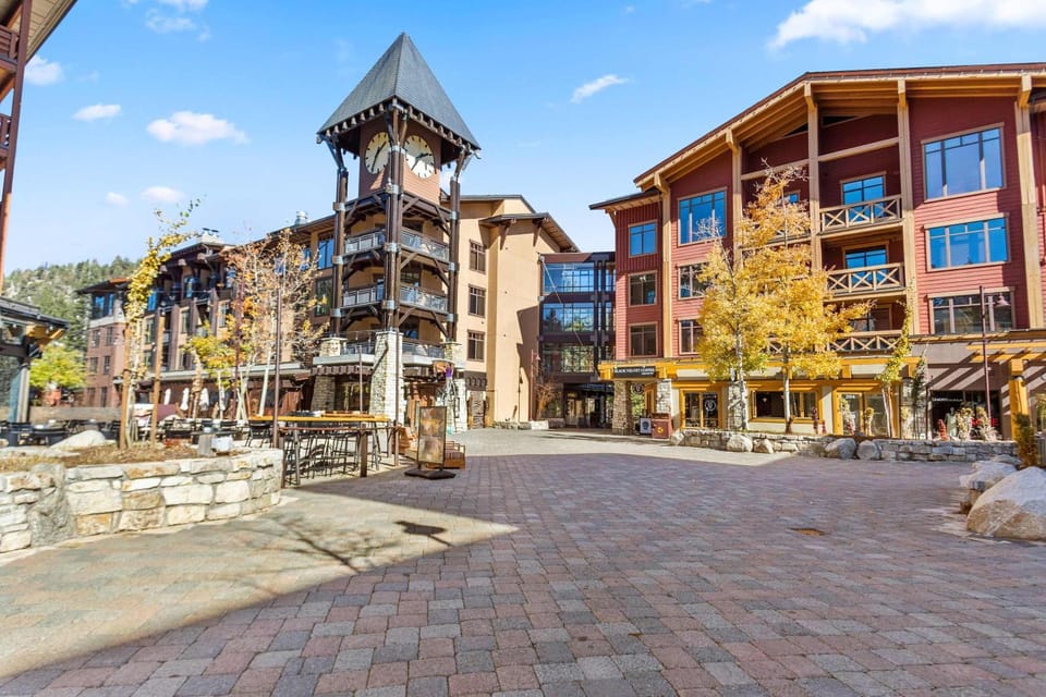 The Village #2408 - Village Center Cozy Getaway w Fireplace House in Mammoth Lakes