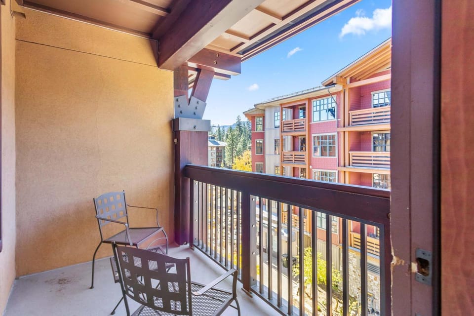 The Village #2408 - Village Center Cozy Getaway w Fireplace House in Mammoth Lakes