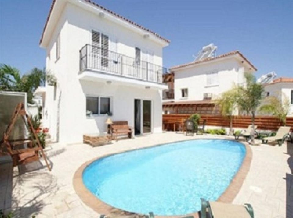Property building, Day, Swimming pool