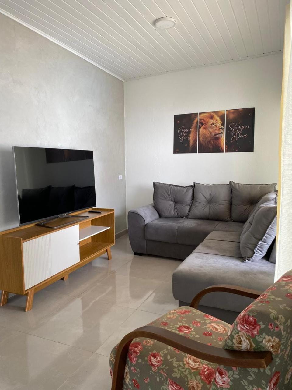 TV and multimedia, Living room, Evening entertainment