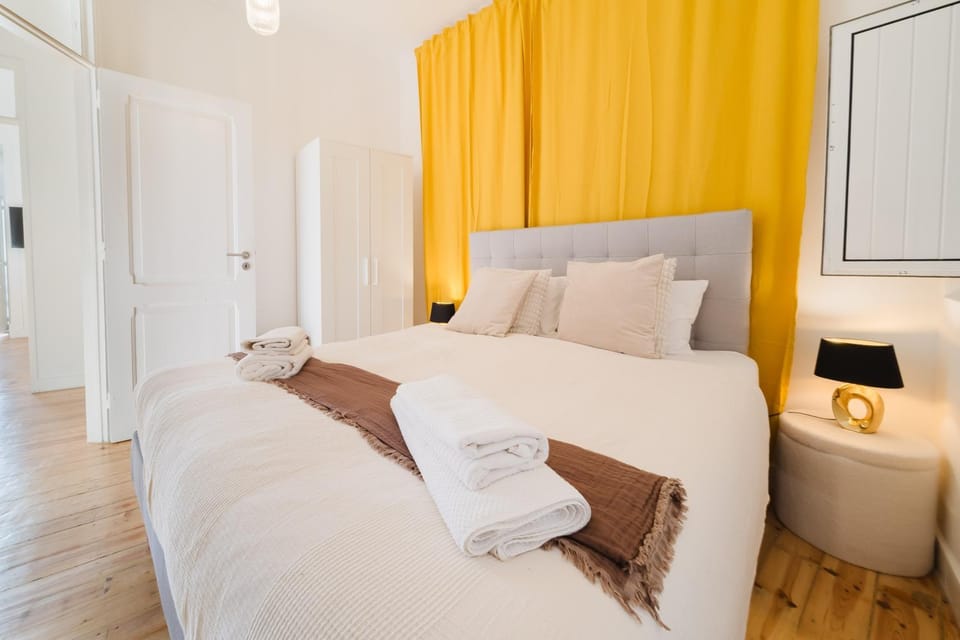 New & Improved Central Lisbon 41BR Riverfront Apartment in Lisbon