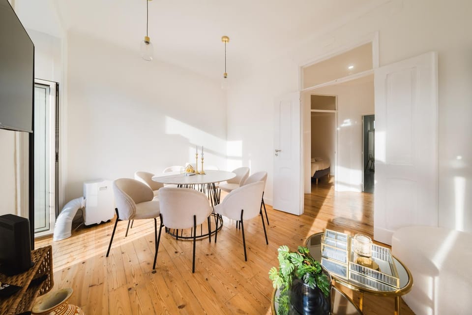 New & Improved Central Lisbon 41BR Riverfront Apartment in Lisbon