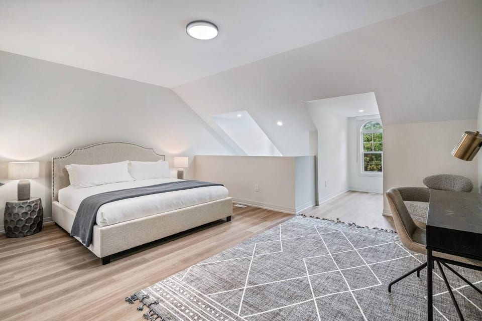 Bed, Bathroom, Photo of the whole room, Bedroom