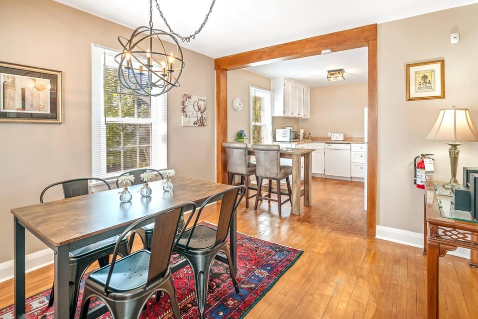 Property building, Kitchen or kitchenette, Living room, Photo of the whole room, Dining area