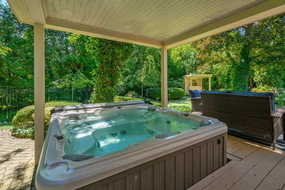 Hot Tub, On site, Guests, Time of day