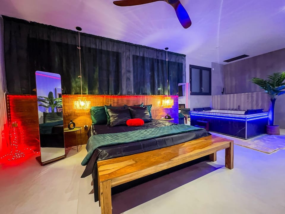 Hot Tub, Bedroom