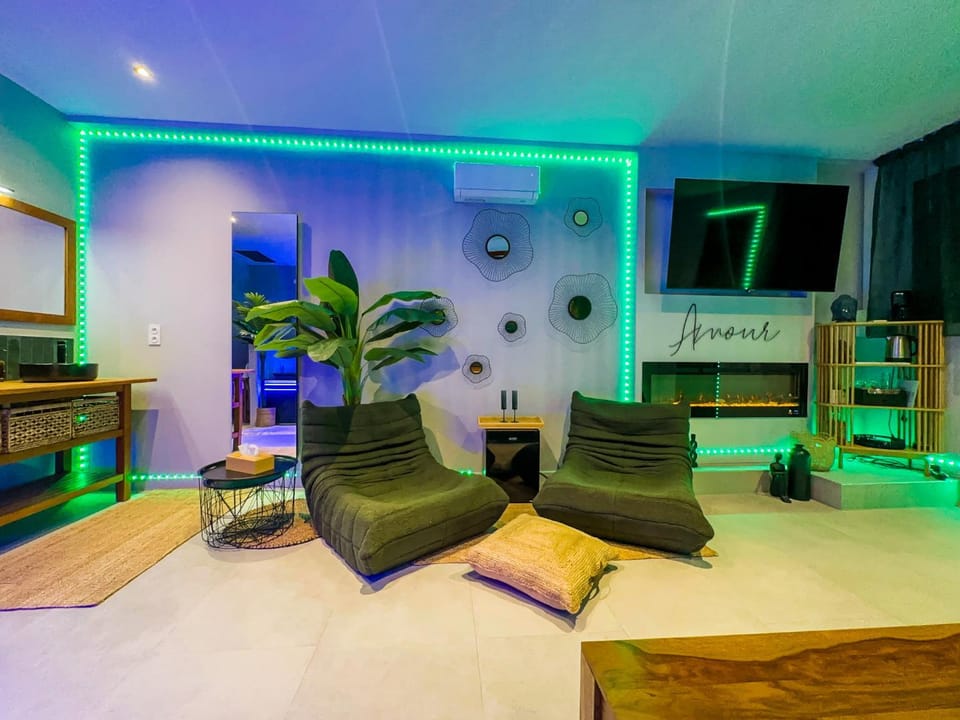 TV and multimedia, Dining area, fireplace, minibar