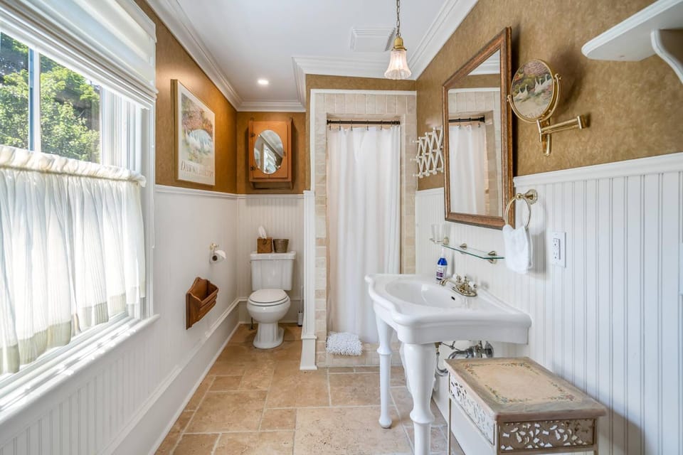 Shower, Bathroom, hair dryier, towels