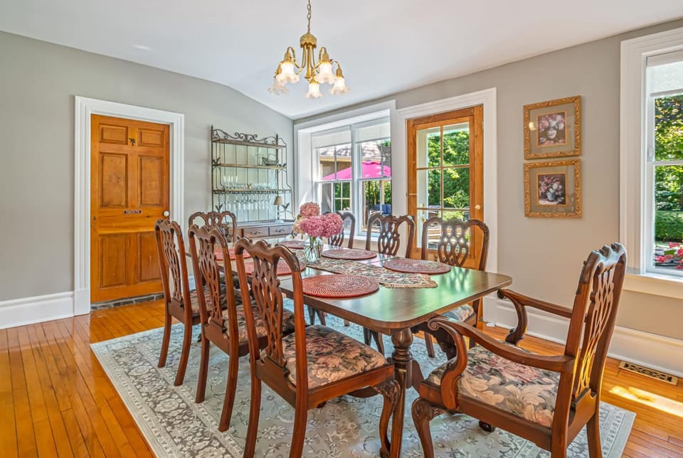 Food and drinks, Dining area, Communal kitchen