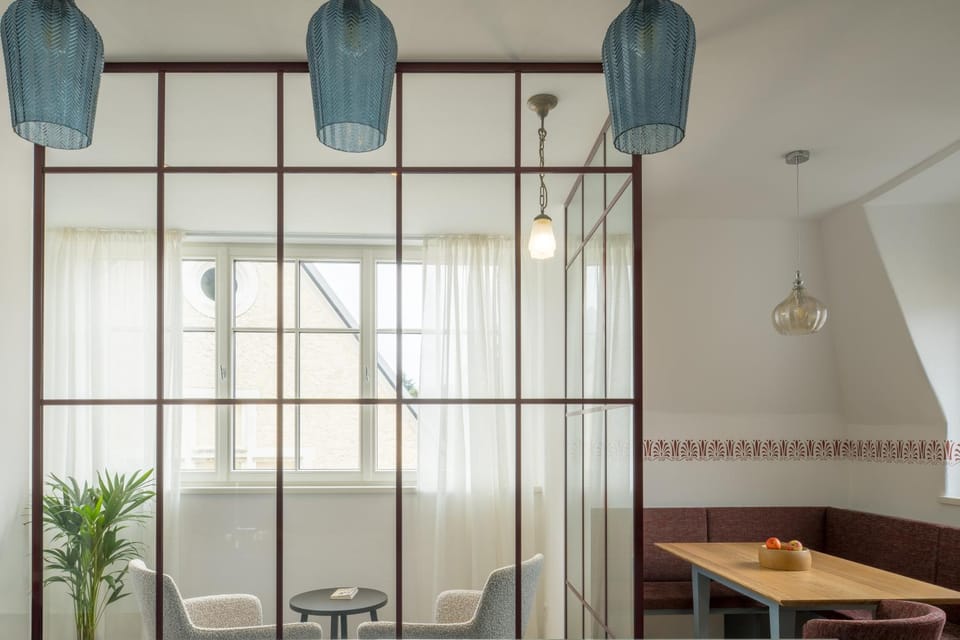 Seating area, Dining area