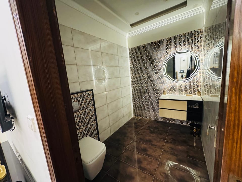 Cozy Private Room in Modern Home Bed and Breakfast in Lahore
