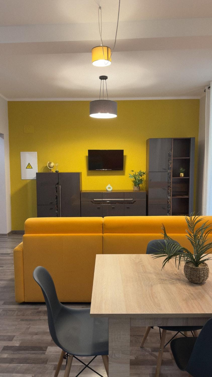 Residenza Santa Anastasia Yellow Balcony and lift in Piazza Erbe Apartment in Verona