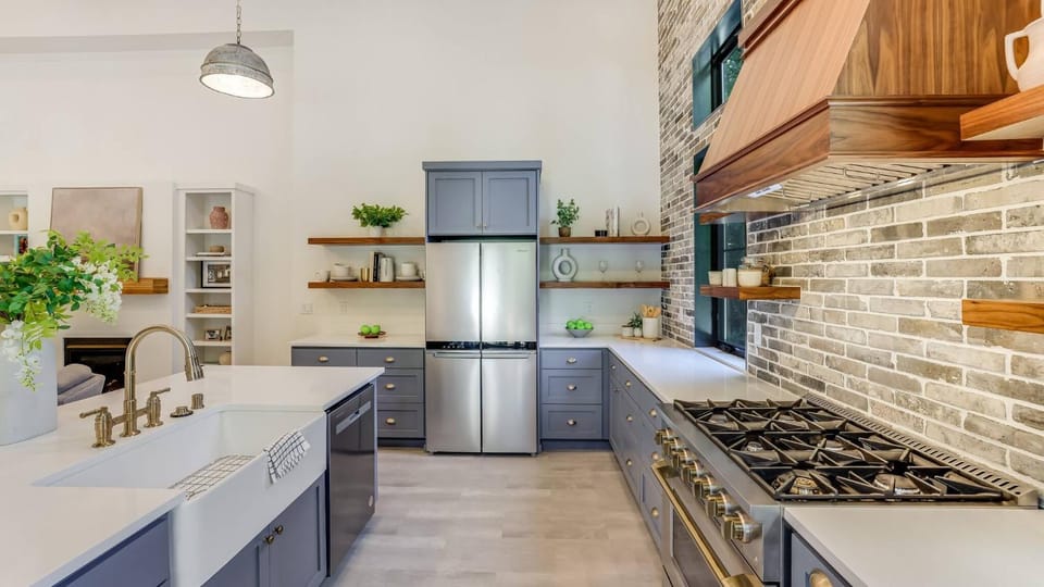 Kitchen or kitchenette, Dining area, kitchen