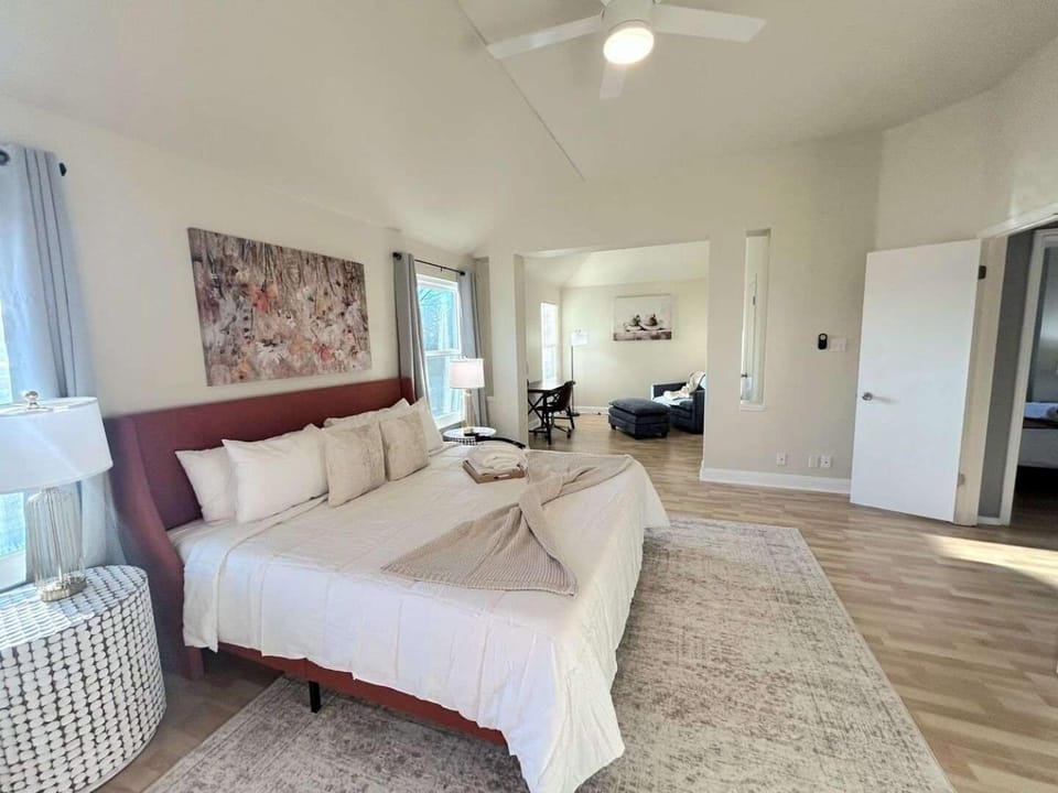 Spacious 4BR North Austin Haven w Private Pool House in Round Rock